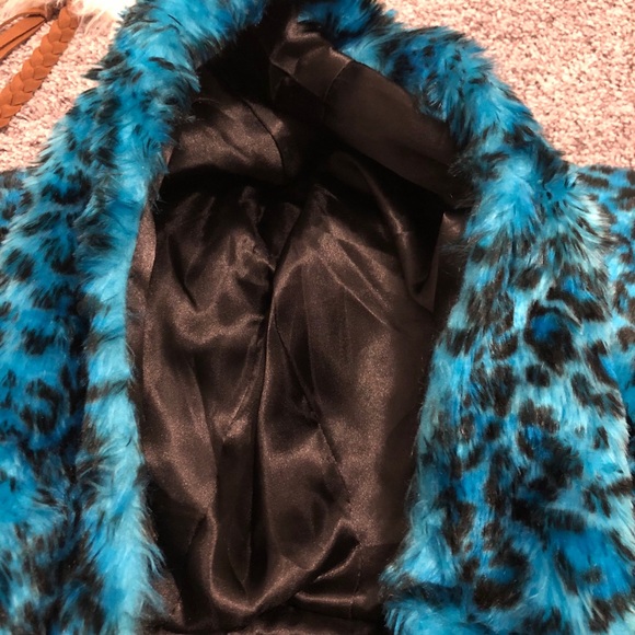 Girls Cheetah Print Faux Fur Hooded Vest - Picture 5 of 5